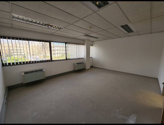 324M² OFFICE TO LET IN PINELANDS